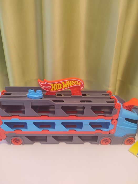 Hot wheels паркинг и автовоз