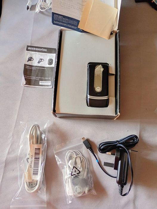 Motorola w377 full box ( decodat, IMPECABIL)