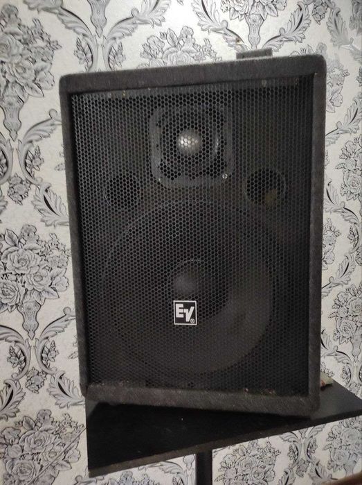 Колонки и стойки