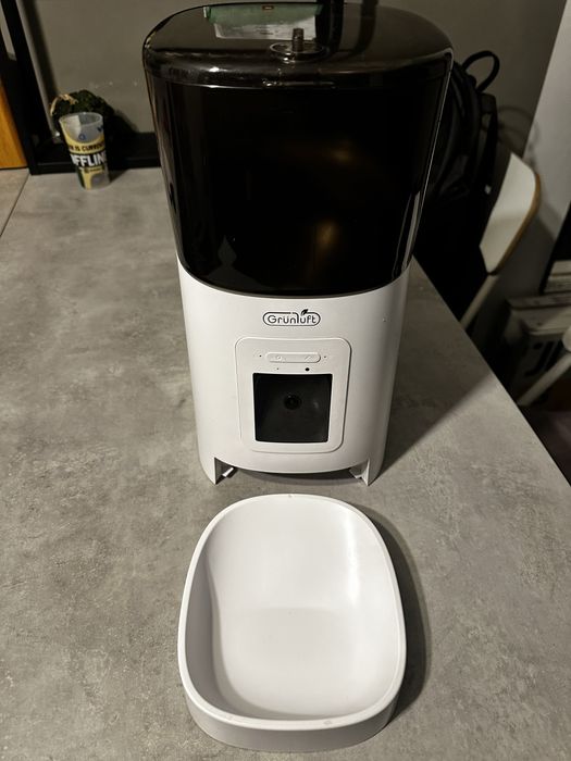 Dispenser hrana uscata (hranitor automat) pisici/catei