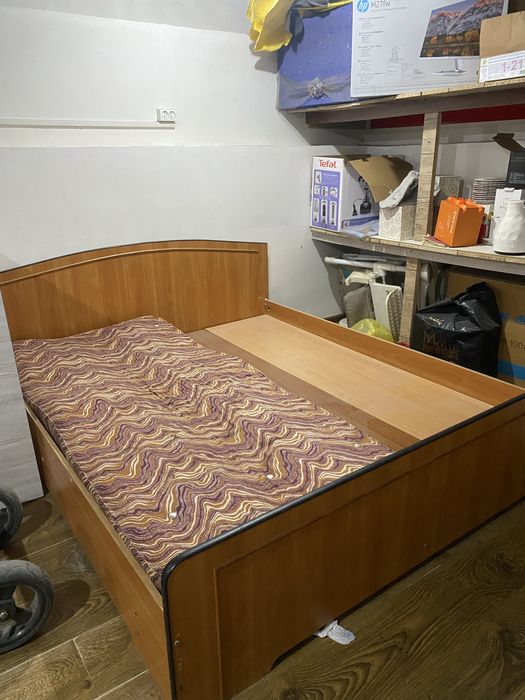 Kravat, krovat spalniy