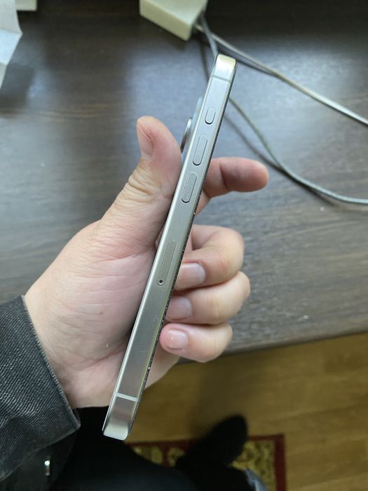 Продаю iphone 15 pro 256