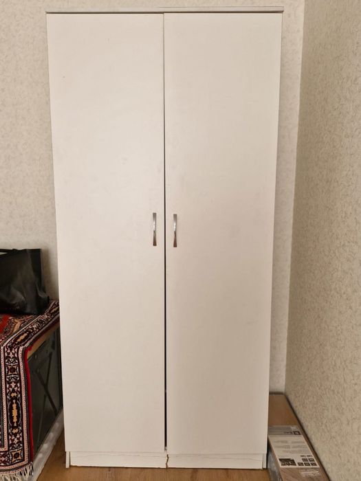 Продам шкаф подойдет в прихожую или в офис