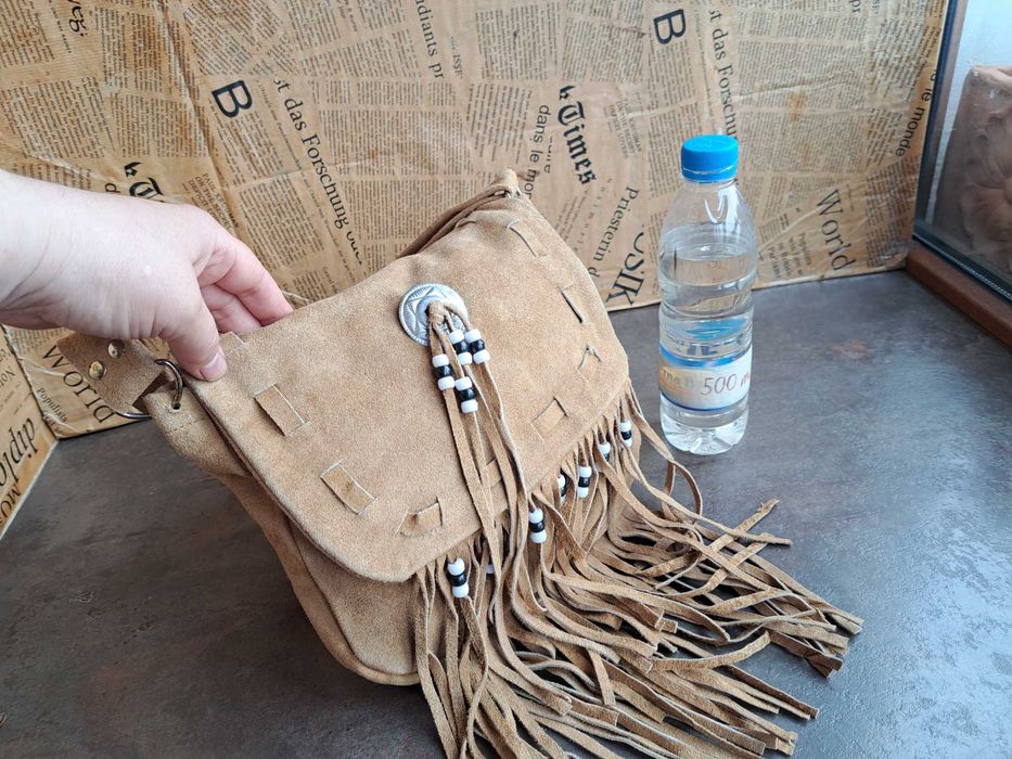 дамска чанта,малка велурена чантичка с ресни-естествена кожа,етно