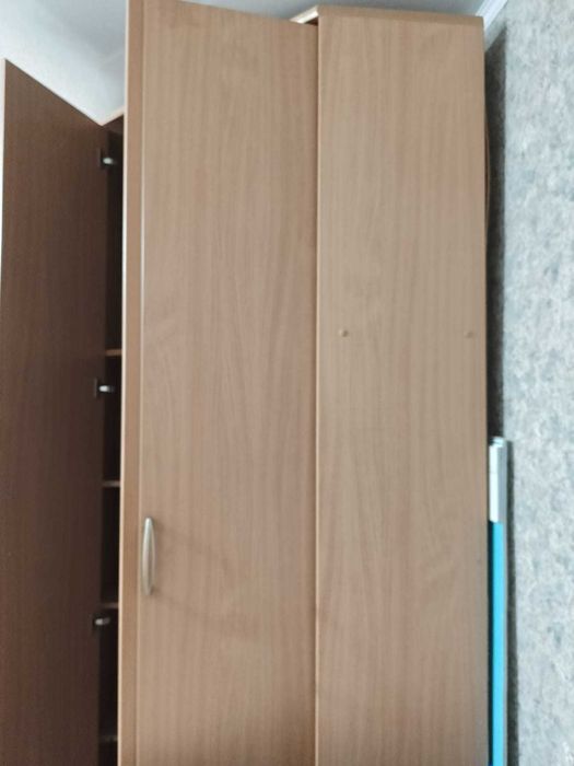 Шкаф угловой в отличном состоянии