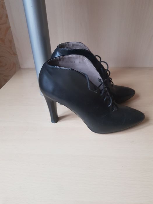 Продам ботинки женские