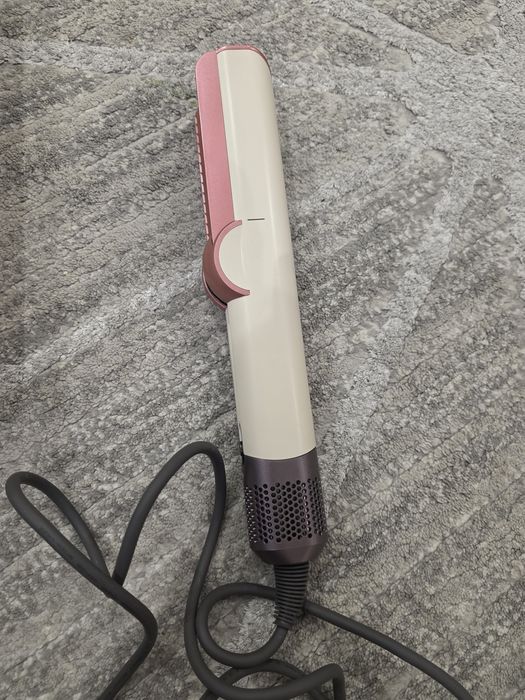 Преса и сешоар за коса тип Dyson