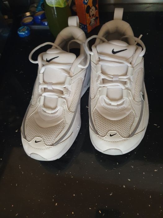 Дамски  маратонки Nike нови