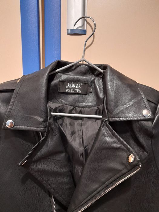 Srochno prodam kurtki kojanniye rozviy pudroviy i chorniy S M