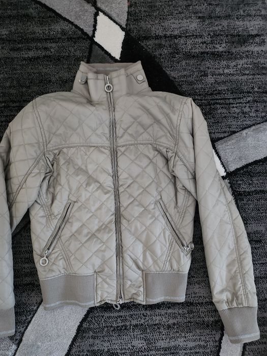 Geci, bluzițe albe, pantaloni