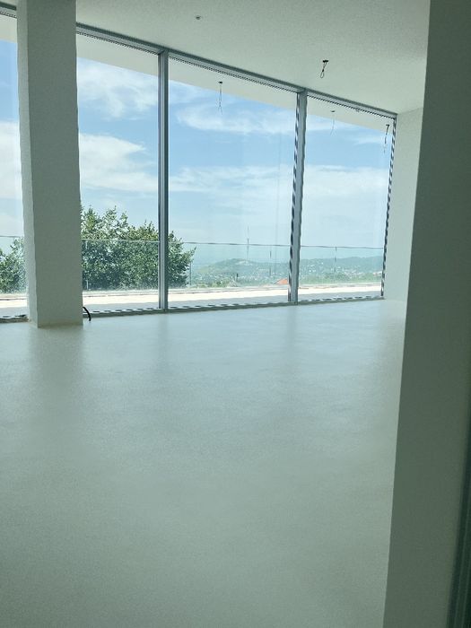 Микроцемент для стен и пола – долговечное покрытие.