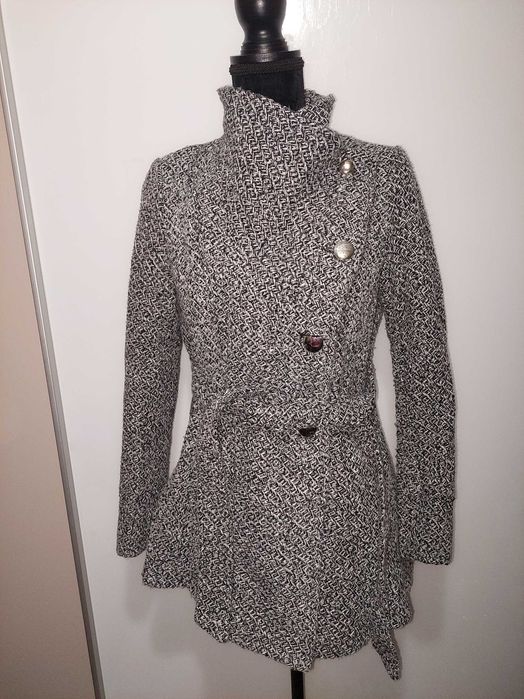 Palton original Guess til Melania Trump