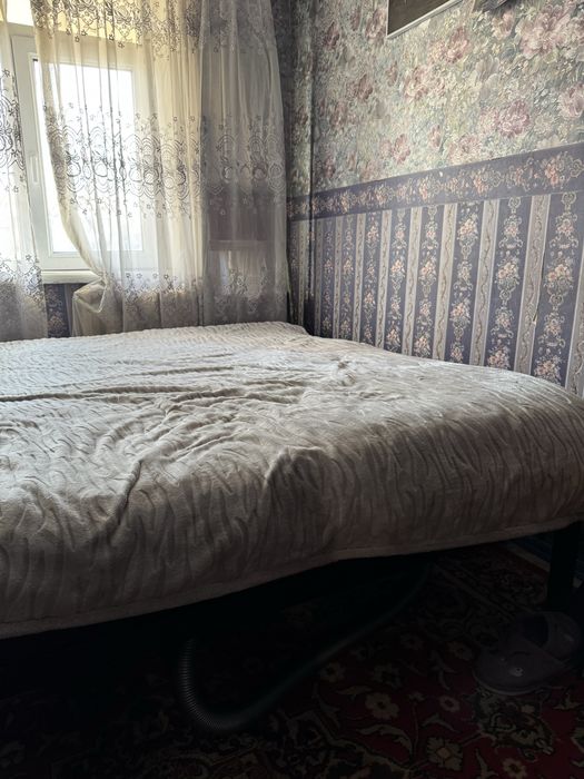 Кровать двухспальная с матрасом