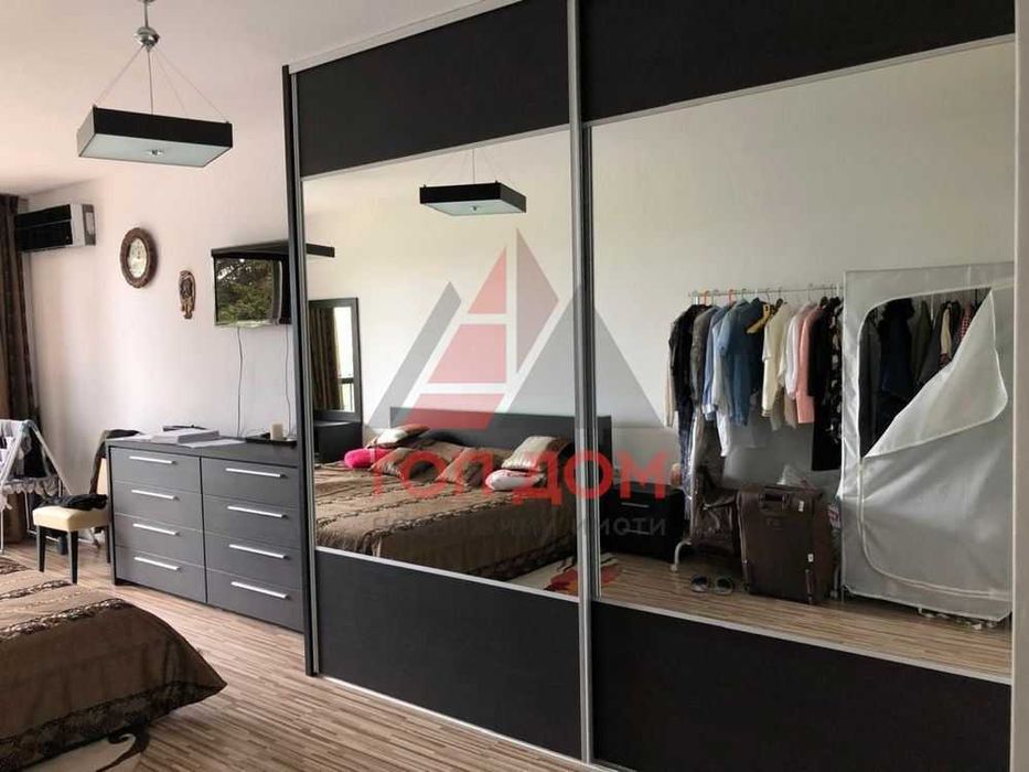 Дава се под наем Четиристаен апартамент в Варна, м-т Траката - 150 кв.м за 918 € - Снимка #6