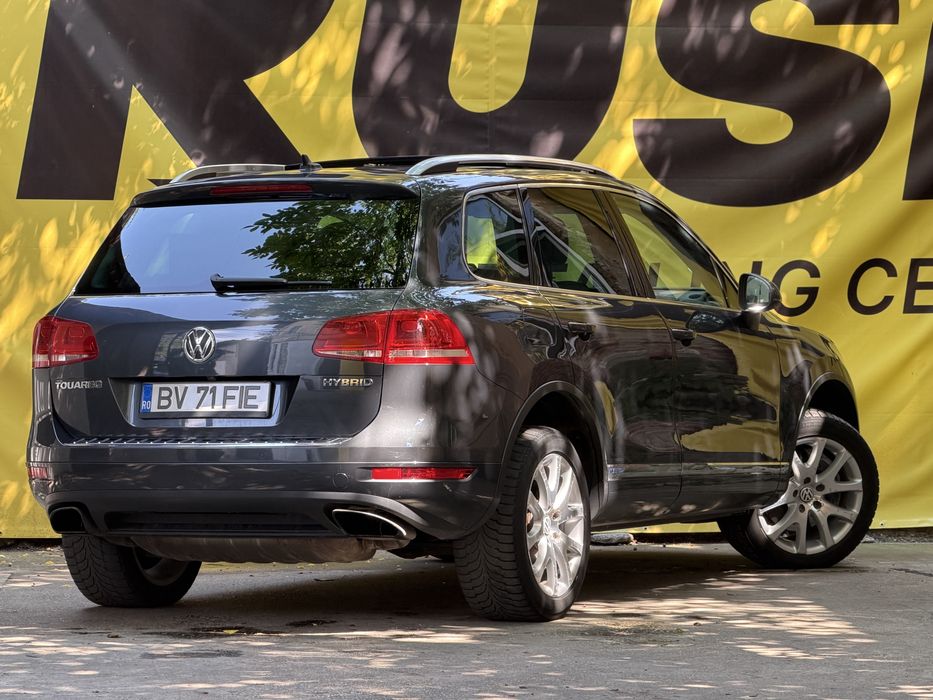 VW Touareg 3.0 Hybrid | Suspensie Pneumatică | Dynaudio | Keyless | 11.490 €
