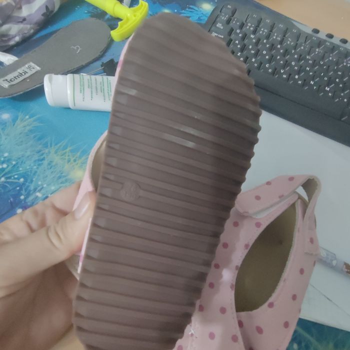 Продам детские босоножки.
