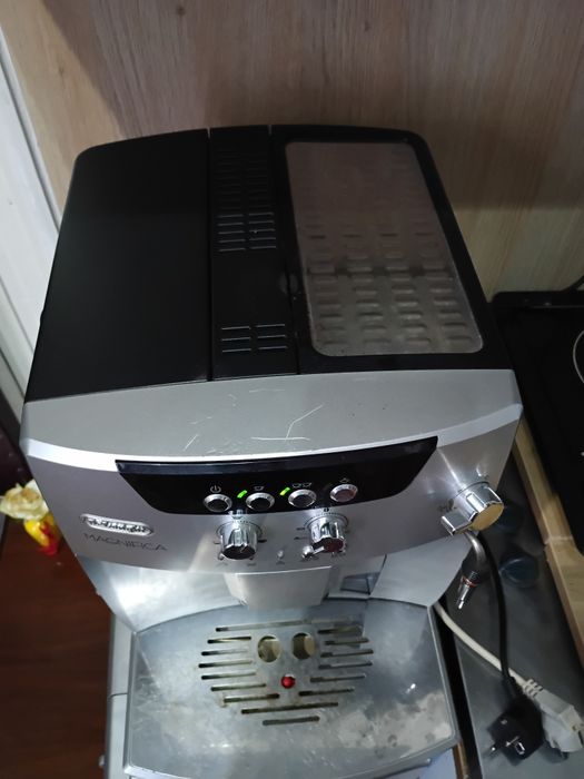 Aparat cafea DeLonghi Magnica