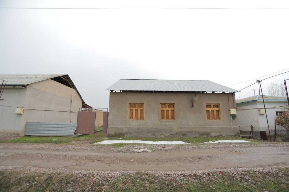 Uy (Hovli)  Sotiladi