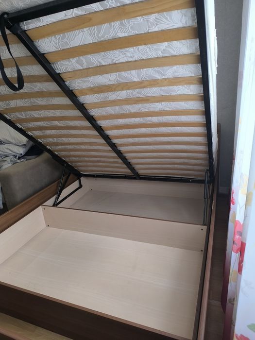 Кровать двуспальная