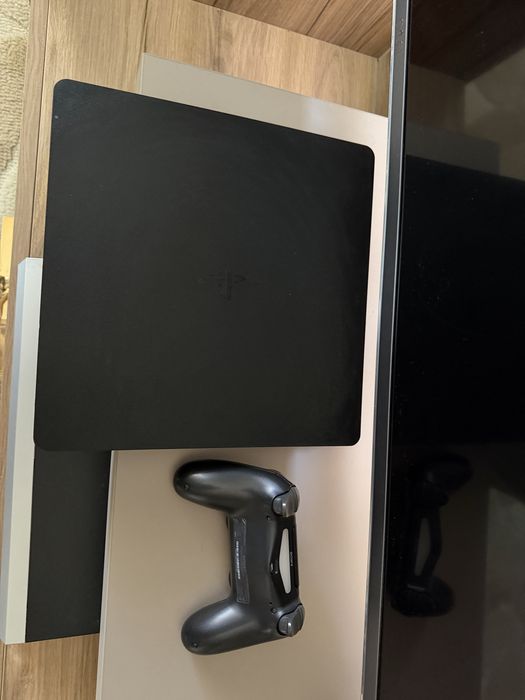Playstation 4 slim