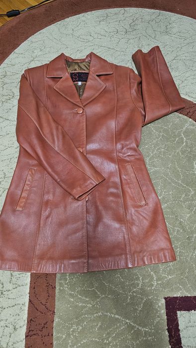 Geaca piele dama noua.