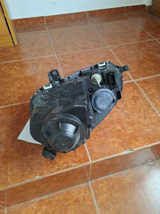 Far dreapta VW Golf 5 Europa volan stanga