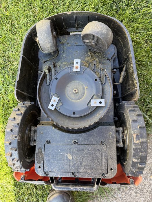 Робот косачка iHunt – за ремонт или части