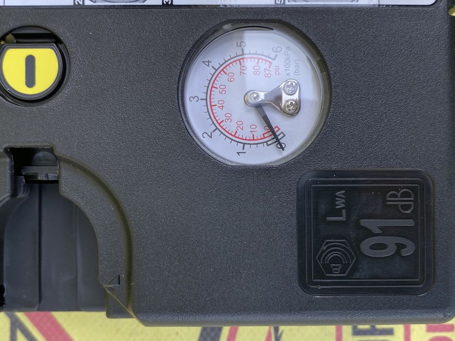 Compresor auto umflat roti 12v 180V original Mercedes OEM turism Suv