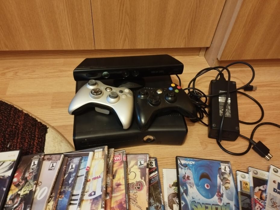 Vând  Xbox 360 Slim Modat