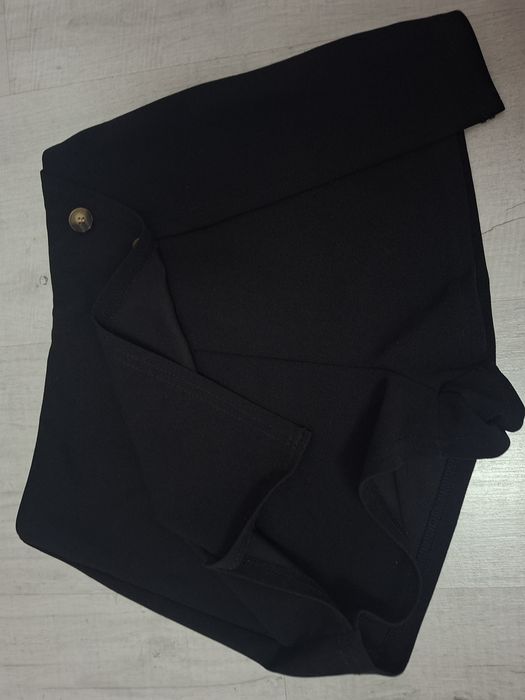 fusta pantaloni  .