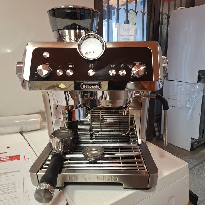 Кафе машина Делонги La Specialista  нова мострена бройка