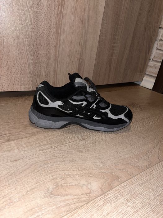 Asics gel NYC ЧИСТО НОВИ!!