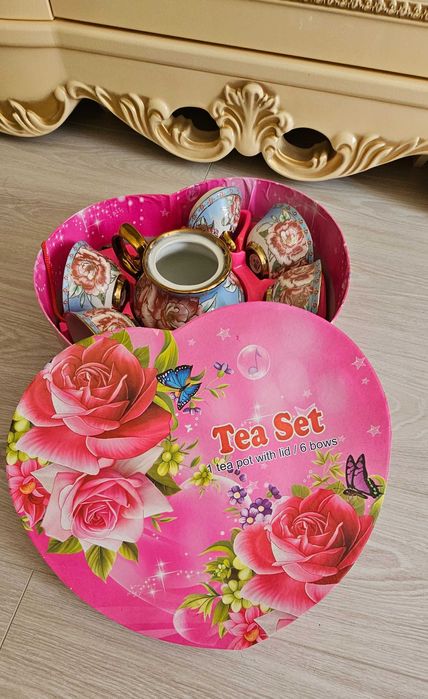 Чайный сервиз на 6 персон