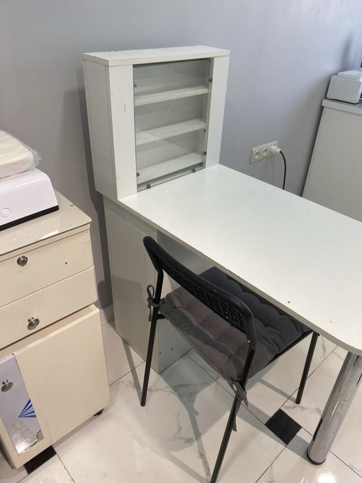 Продается маникюрный стол