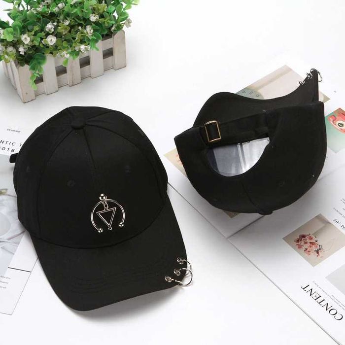 Кепки и панамы новые