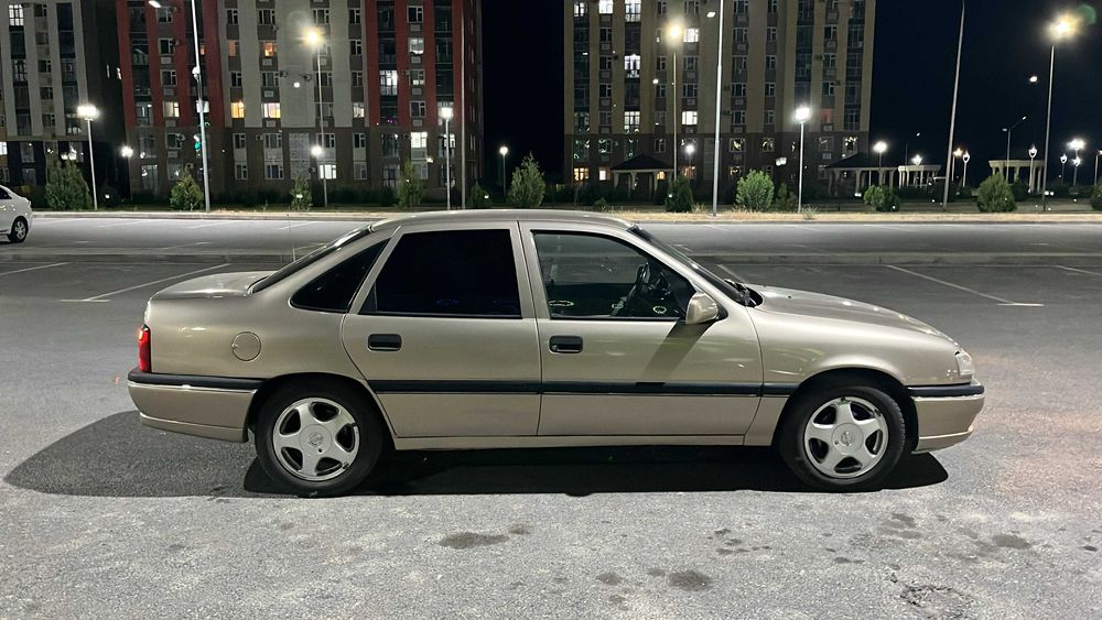 Продам машину опел вектра