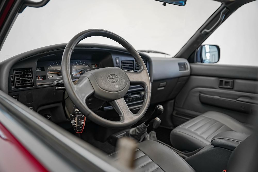 Inchiriem masina de epoca Toyota