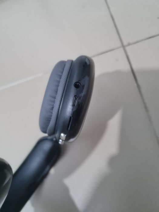 Беспроводной наушник