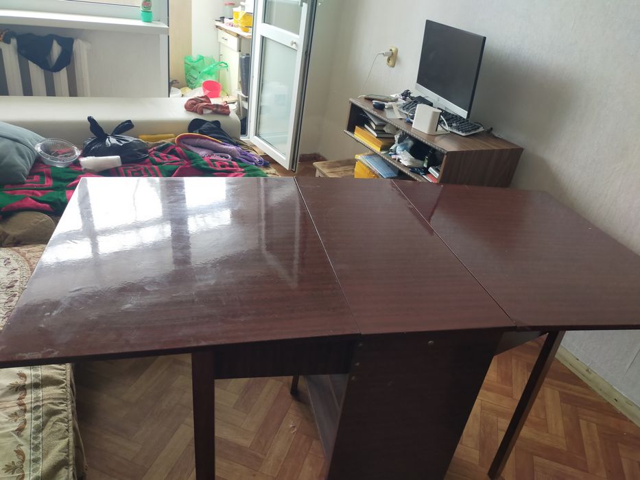 Продам трюмо зеркало вместе стол книжкой