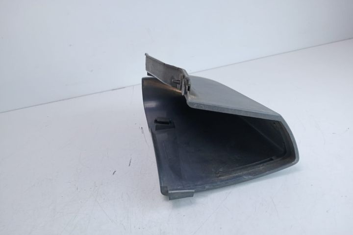 Ornament spate dreapta 8200048866 Opel Vivaro  seria