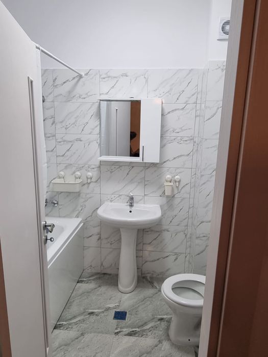 Închiriez studio nou 45mp