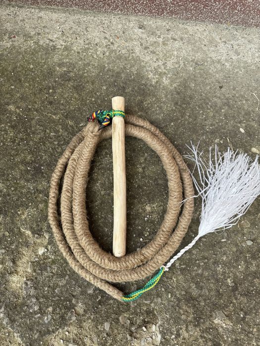 Biciuri traditionale impletite pe inima
