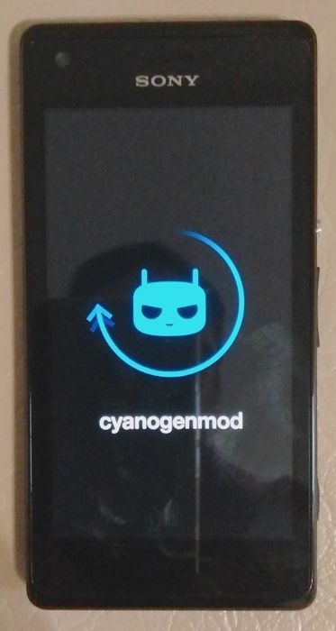 Sony Xperia M (C2004) с две SIM карти и CyanogenMod 11