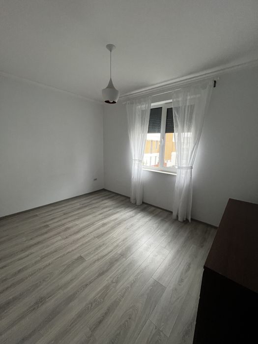 Proprietar inchiriez apartament