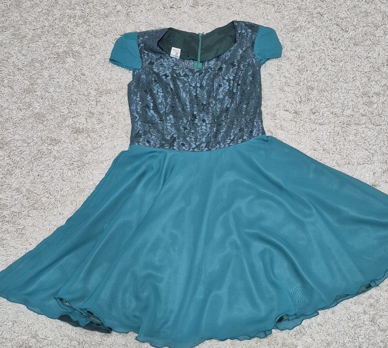 Rochie eleganta in stare noua