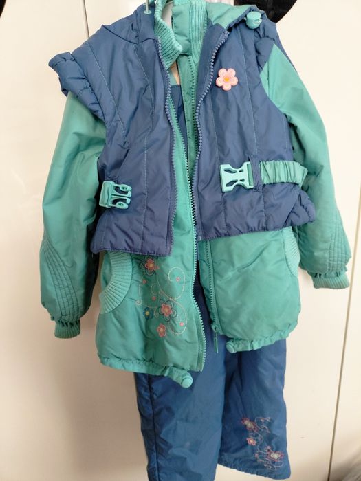 Продам костюм на весну-осень на девочку