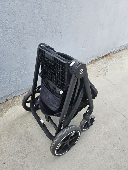 Продавам детска количка