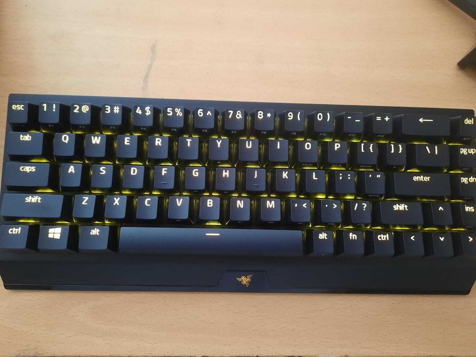 Vând tastatură Razer Blackwidow V3 mini Hyperspeed