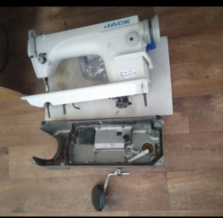 Швейная машина Jack