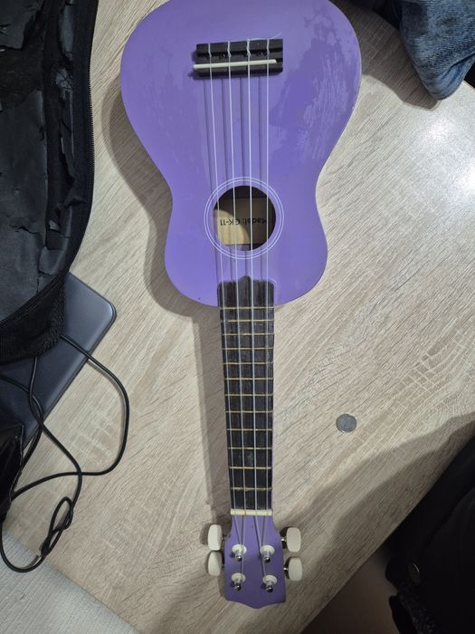 Продам укулеле бу